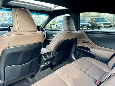 2023 Lexus ES 300h