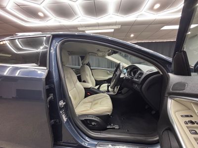 2017 Volvo V40