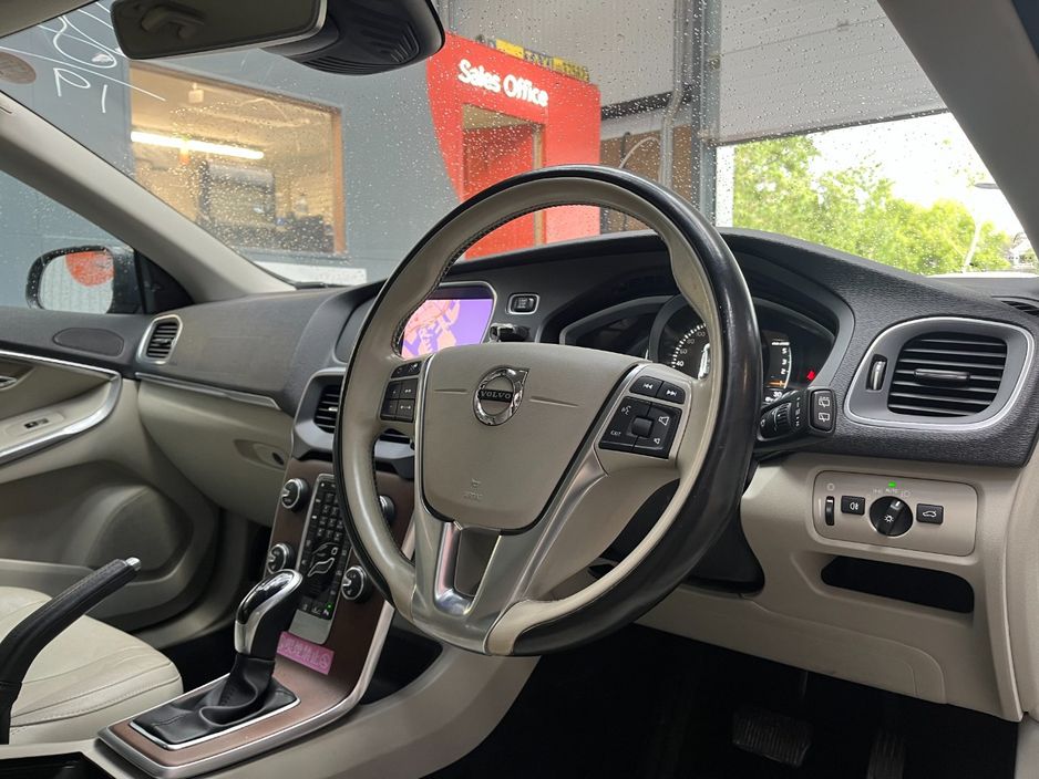 2019 Volvo V40