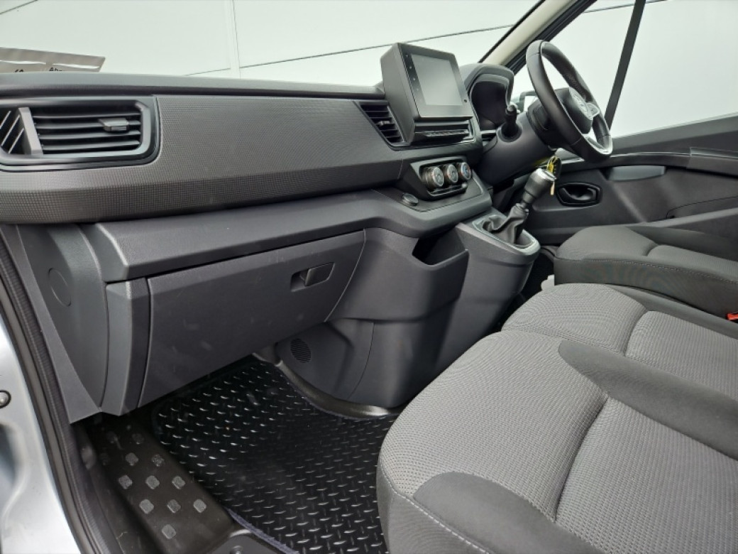 2024 Nissan Primastar