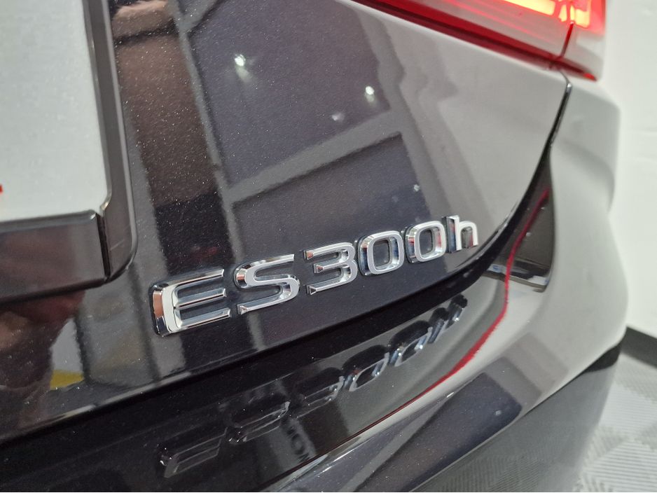 2022 Lexus ES 300h