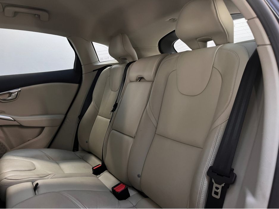 2017 Volvo V40