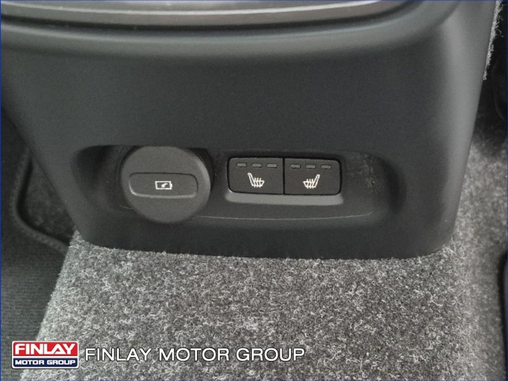 2025 Volvo EX40