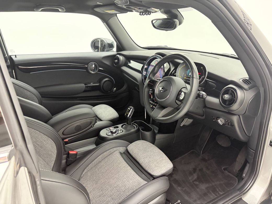 2023 Mini Hatch