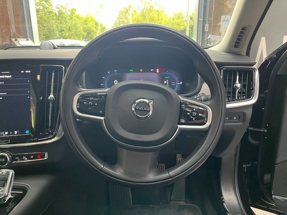 2022 Volvo V90