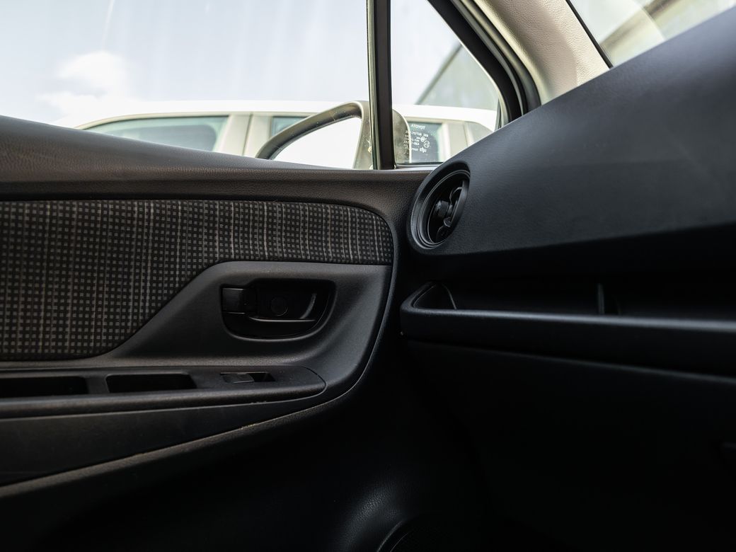 2017 Toyota Vitz