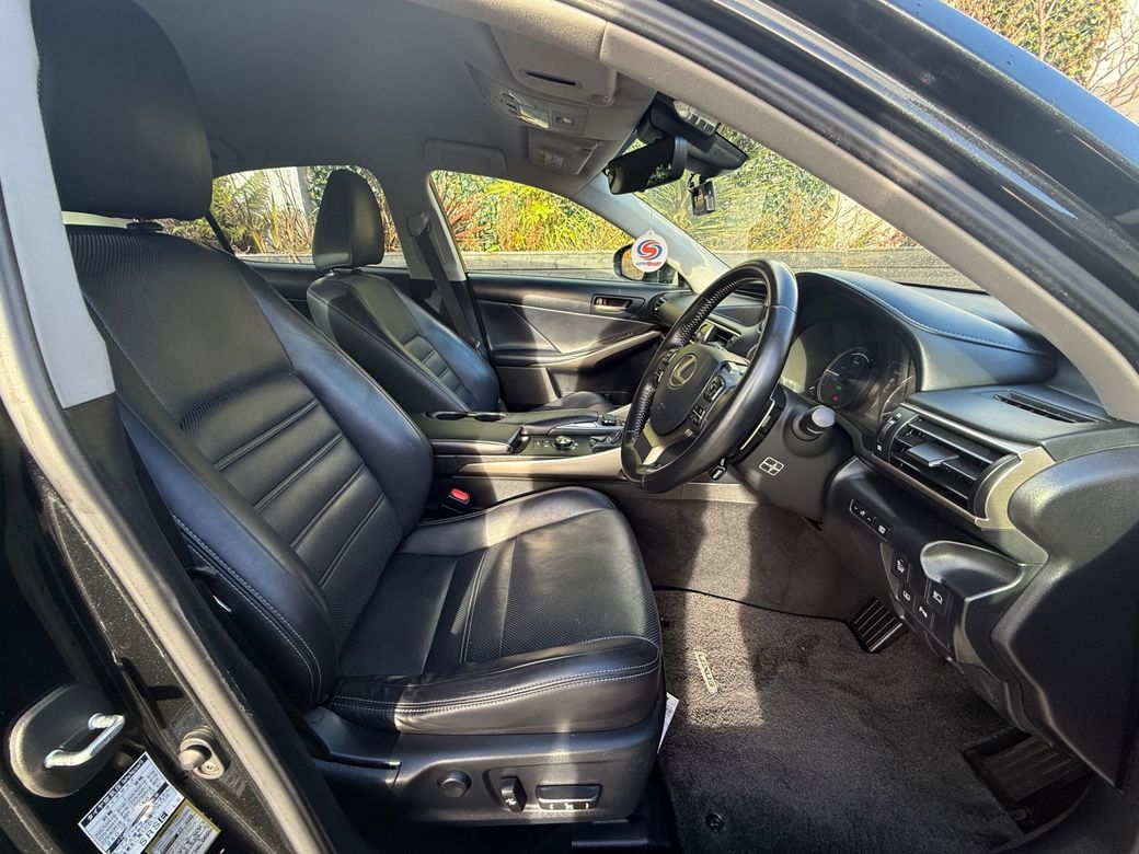 2018 Lexus IS 300h