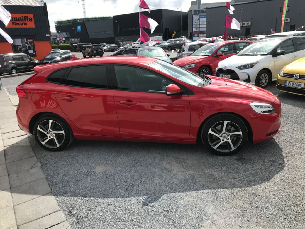 2018 Volvo V40