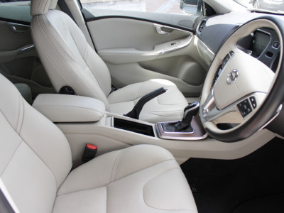 2017 Volvo V40