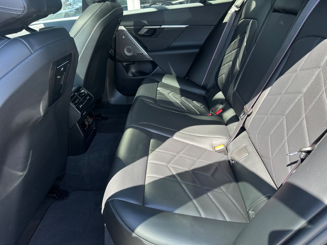 2025 BMW i5