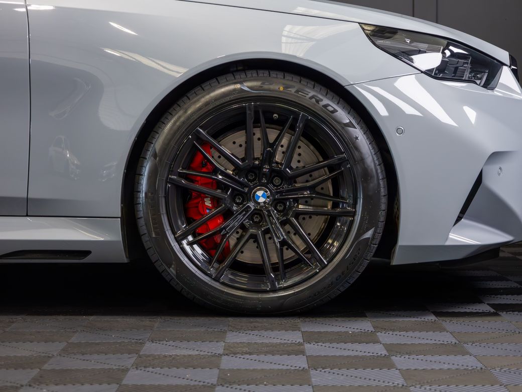 2025 BMW M5