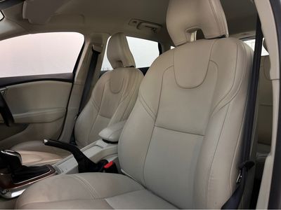 2017 Volvo V40
