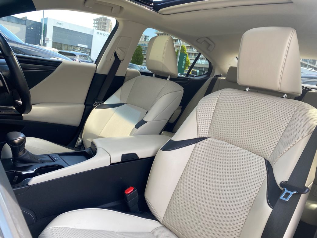 2023 Lexus ES 300h