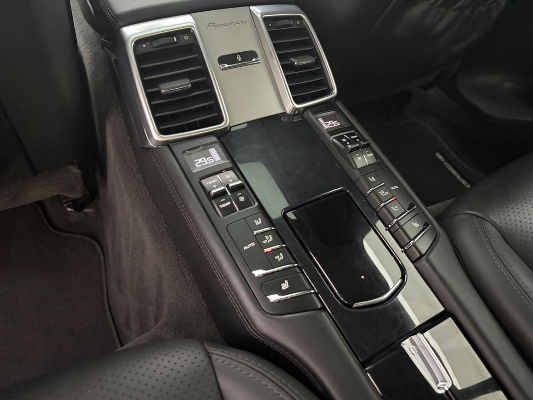 2016 Porsche Panamera