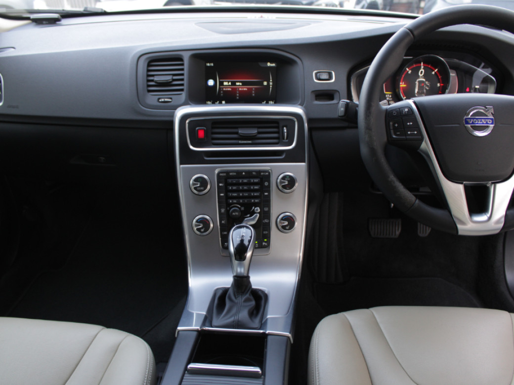 2016 Volvo V60 Cross Country