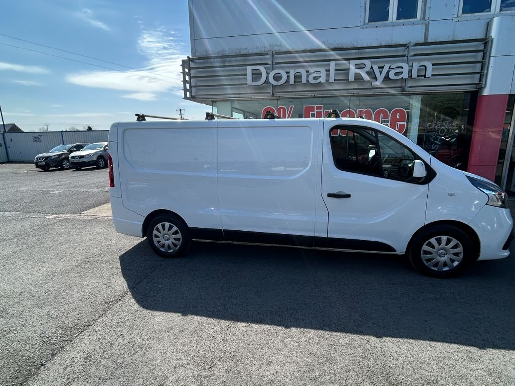 2021 Nissan NV300