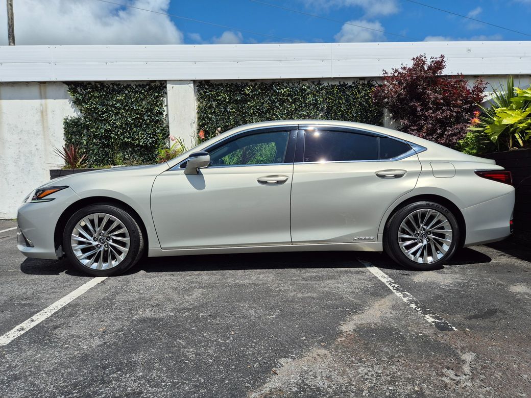 2020 Lexus ES 300h