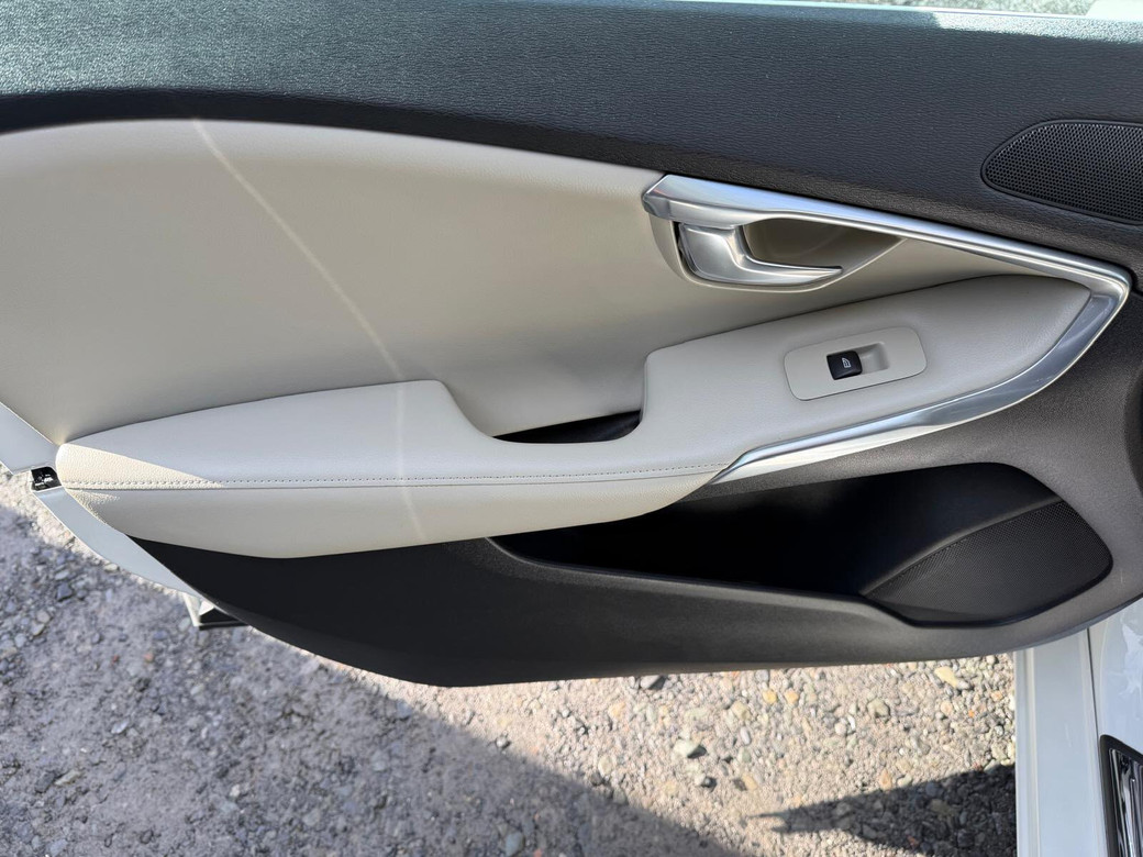 2017 Volvo V40