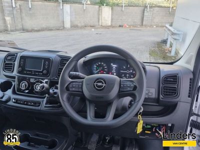 2025 Opel Movano