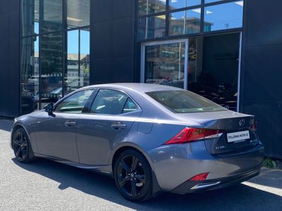 2017 Lexus IS 300h