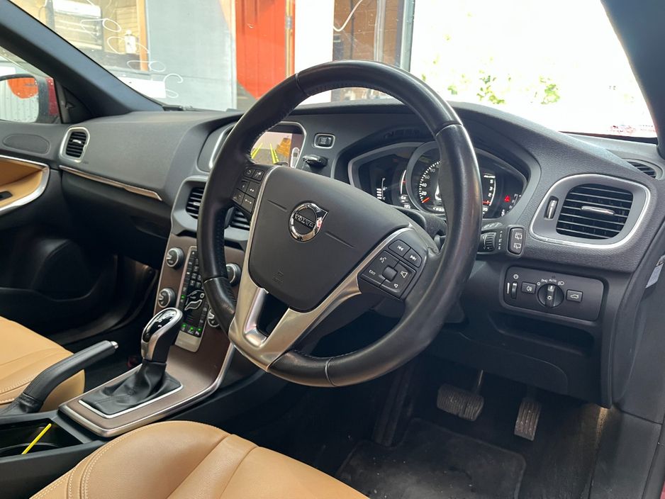 2017 Volvo V40