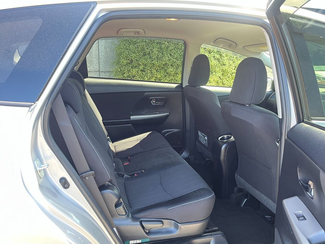 2019 Toyota Prius Alpha