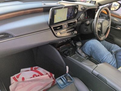 2021 Lexus ES 300h