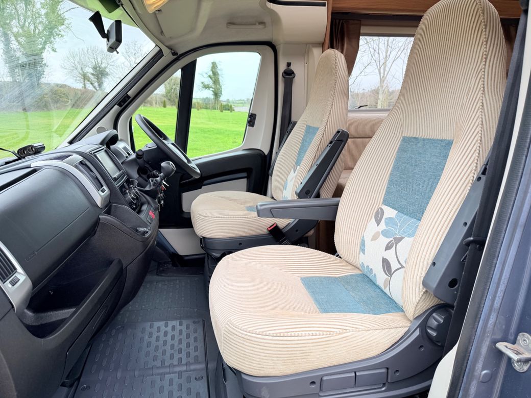 2014 AUTOTRAIL  TRACKER EKS LOW PROFILE R.H.D