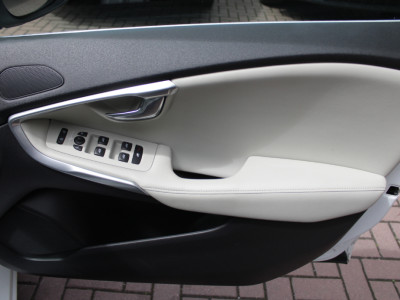 2020 Volvo V40