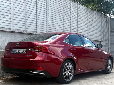 2020 Lexus IS 300h