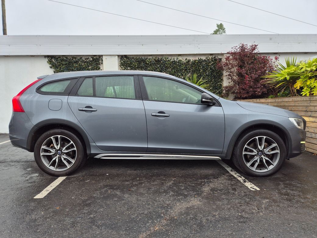 2017 Volvo V60 Cross Country