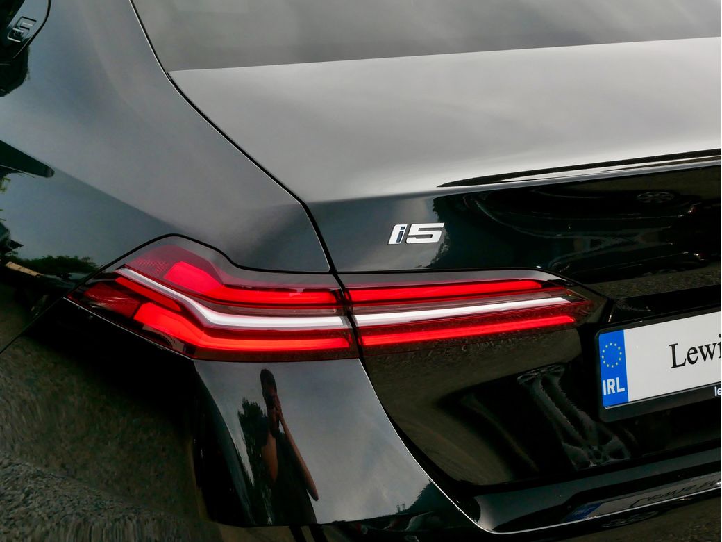 2024 BMW i5