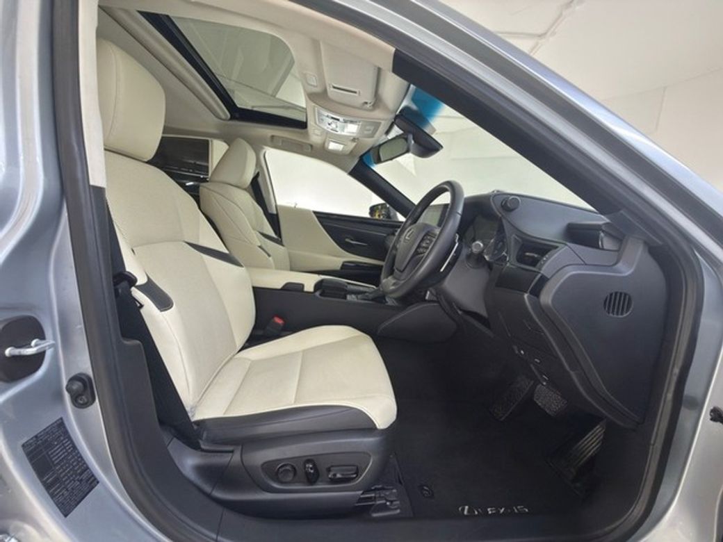 2022 Lexus ES 300h