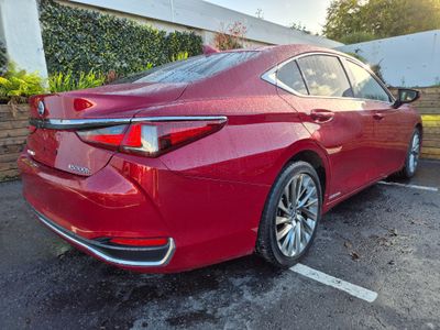 2022 Lexus ES 300h
