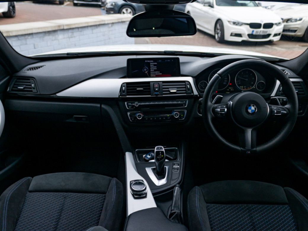 2015 BMW 320