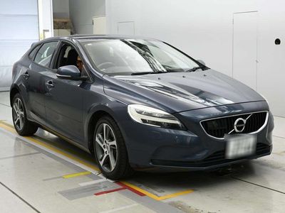 2019 Volvo V40