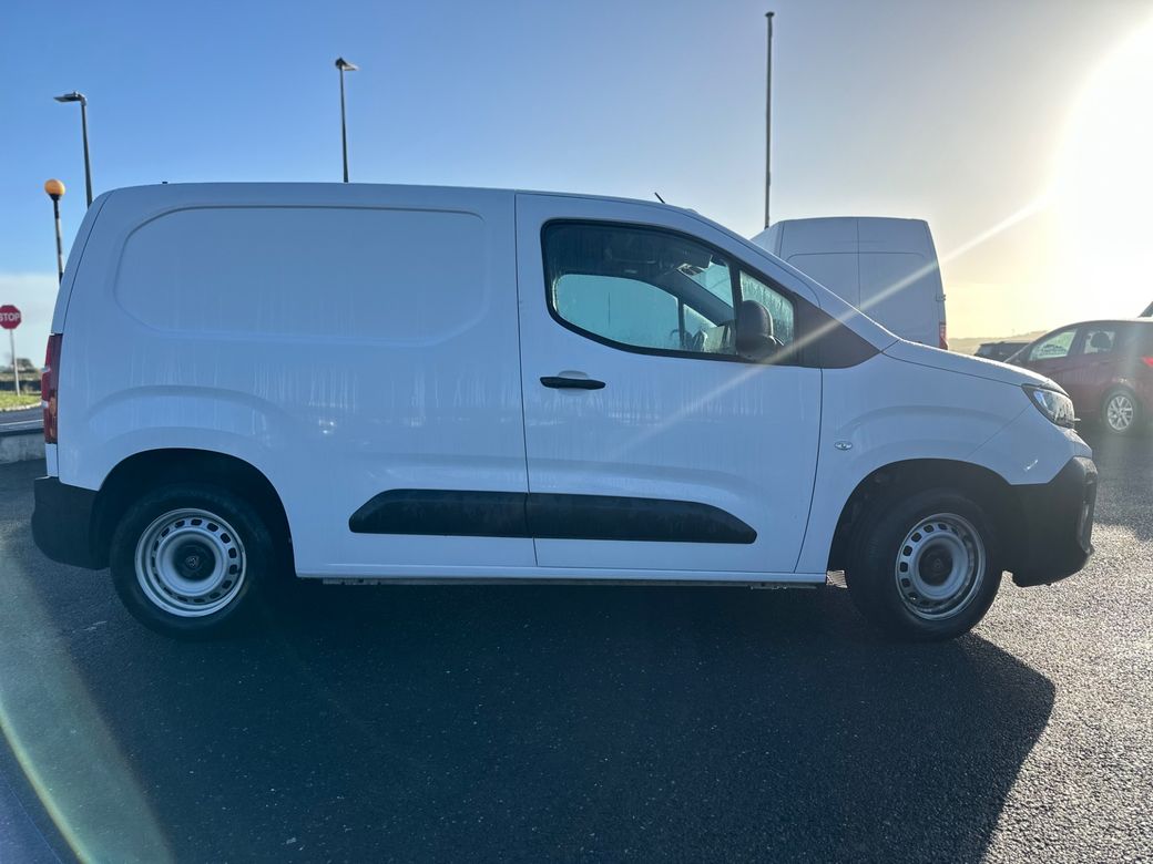 2025 Peugeot Partner