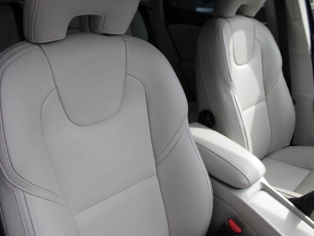 2019 Volvo V40