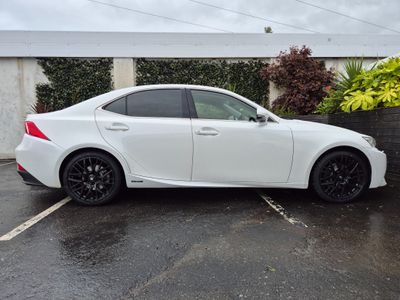 2014 Lexus IS 300h