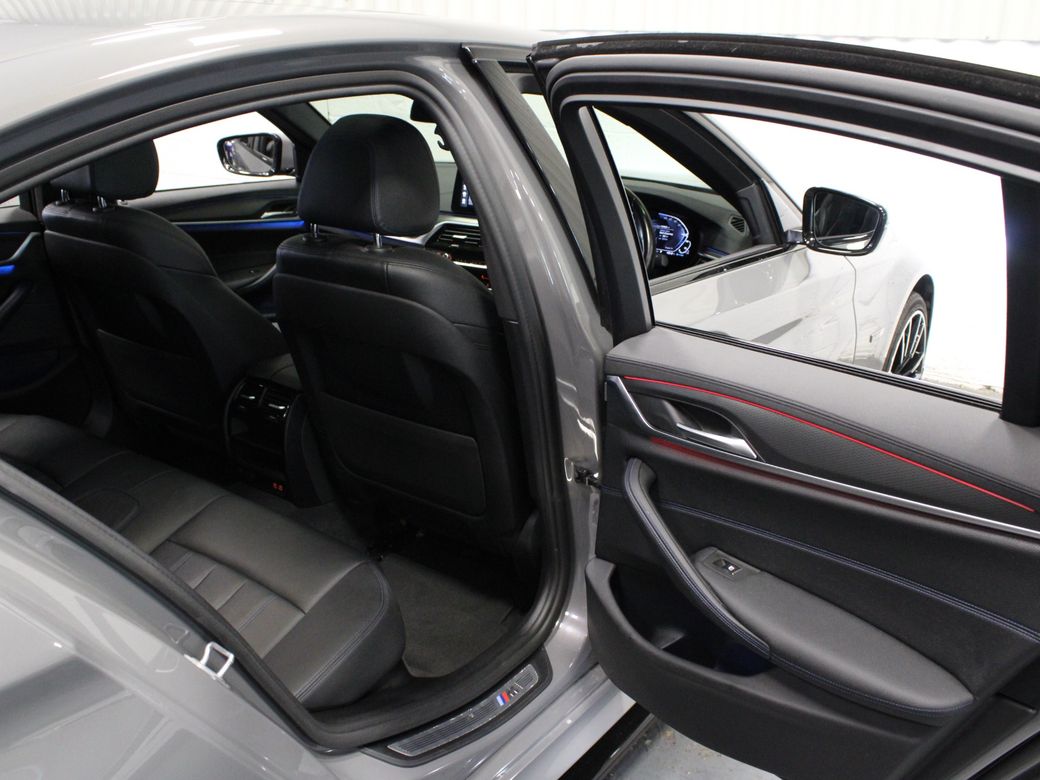 2021 BMW 530