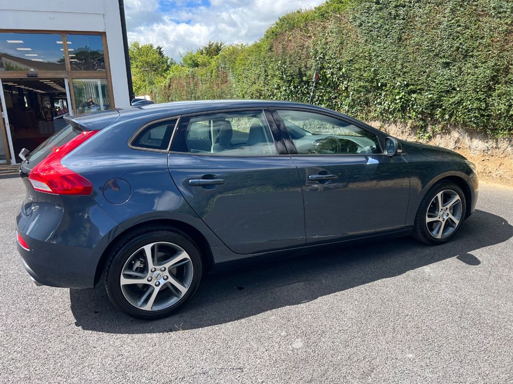 2019 Volvo V40