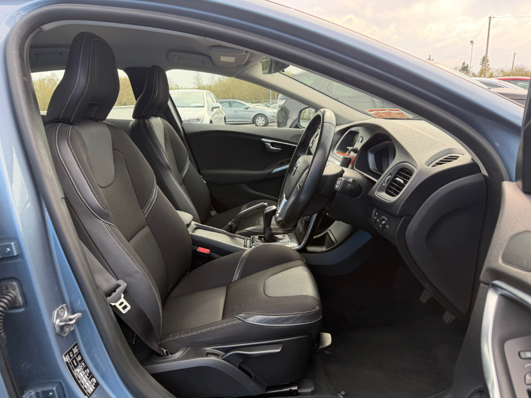 2016 Volvo V40