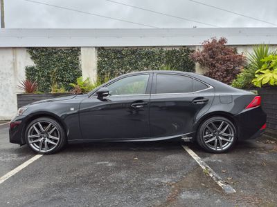 2020 Lexus IS 300h