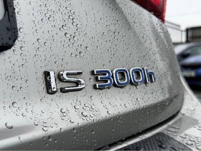 2016 Lexus IS 300h