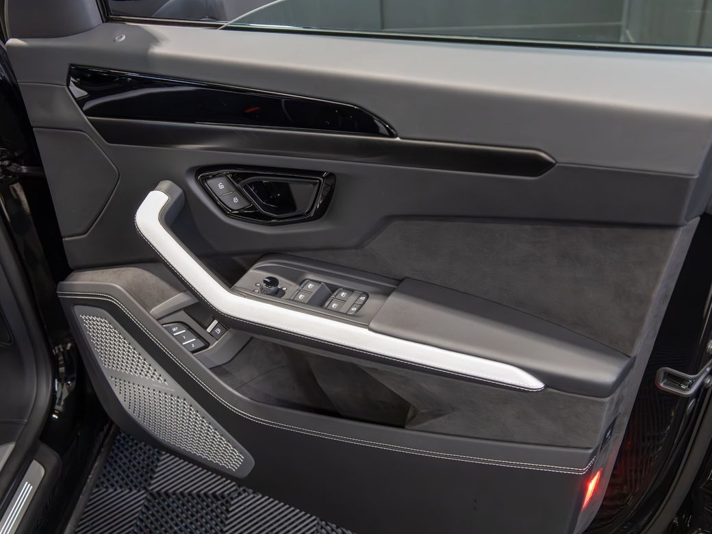 2025 Lamborghini Urus