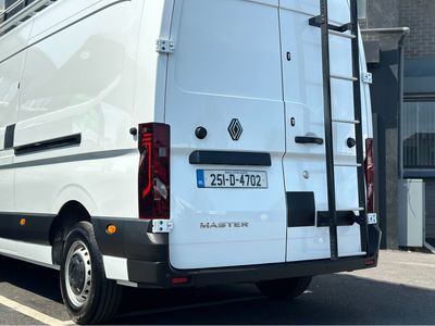 2025 Renault Master