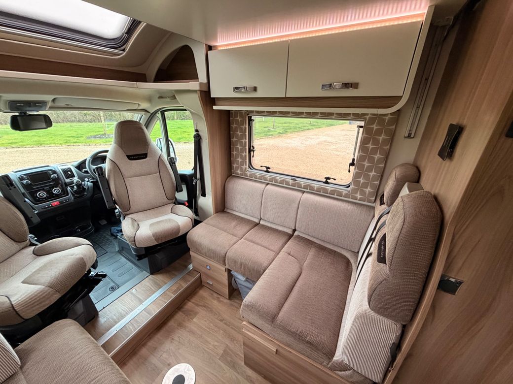 2017 SWIFT  CHAMPAGNE 685 LOW PROFILE R.H.D 