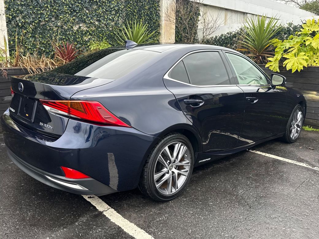 2018 Lexus IS 300h