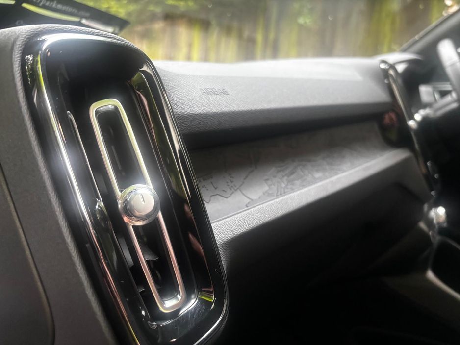 2022 Volvo C40