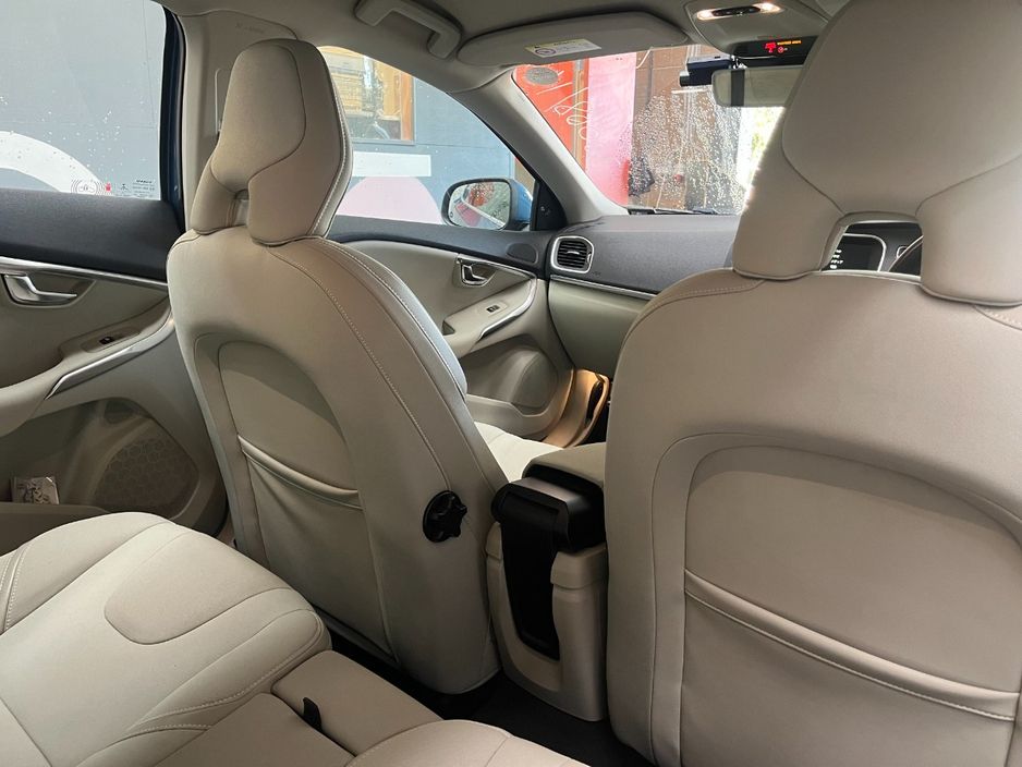 2016 Volvo V40